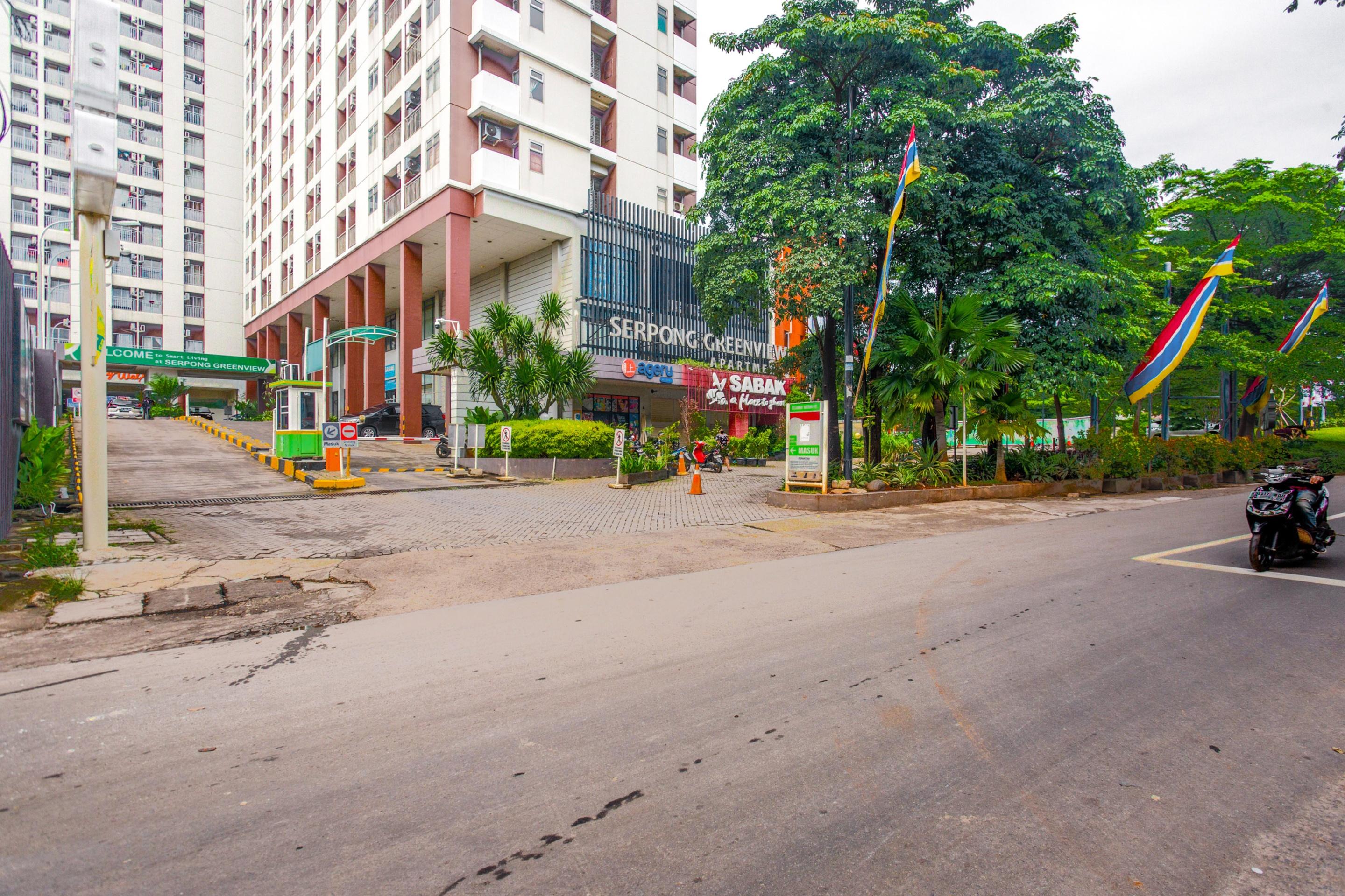 Oyo 2582 Apartemen Serpong Green View Tangerang Luaran gambar